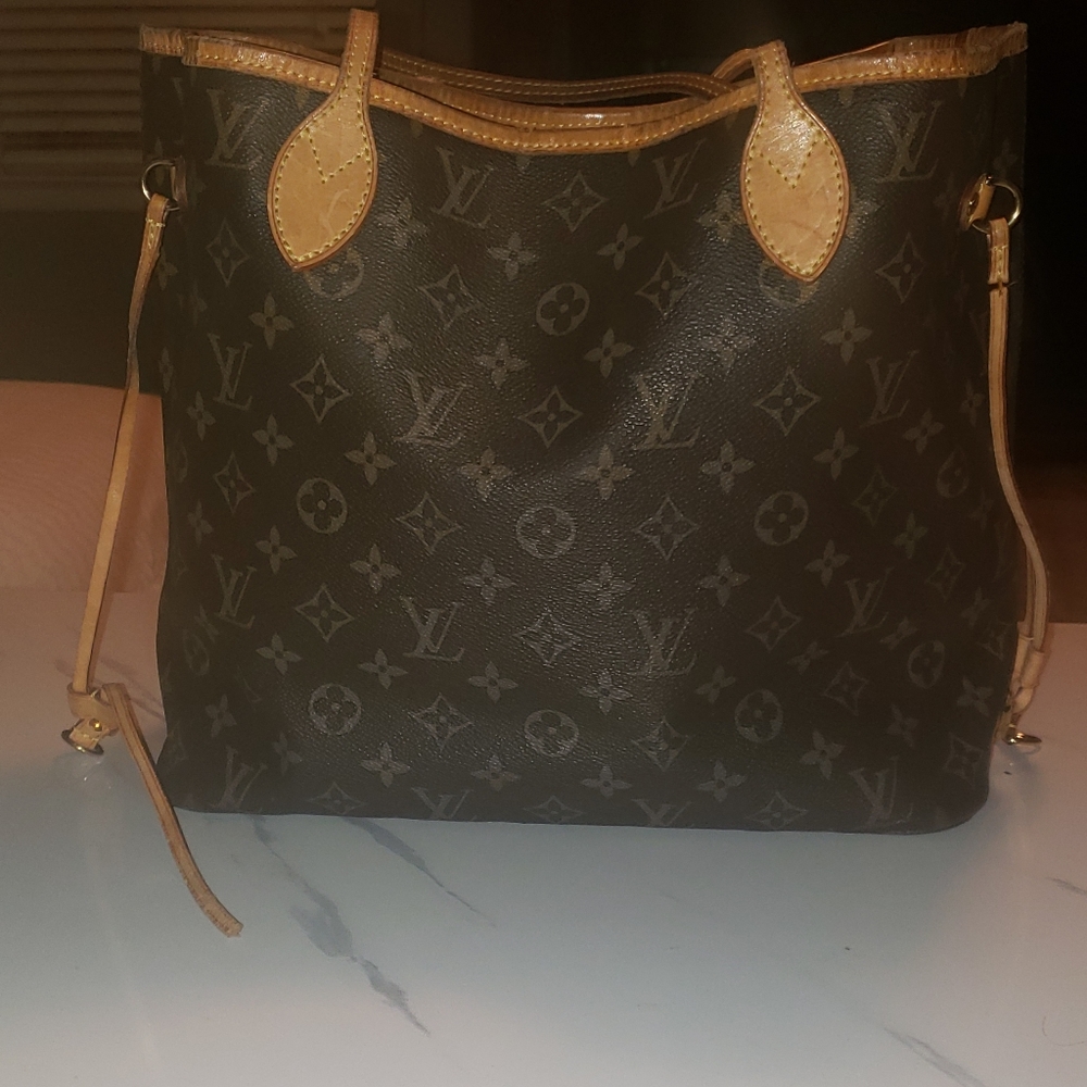 AUTHENTIC LOUIS VUITTON NEVERFULL